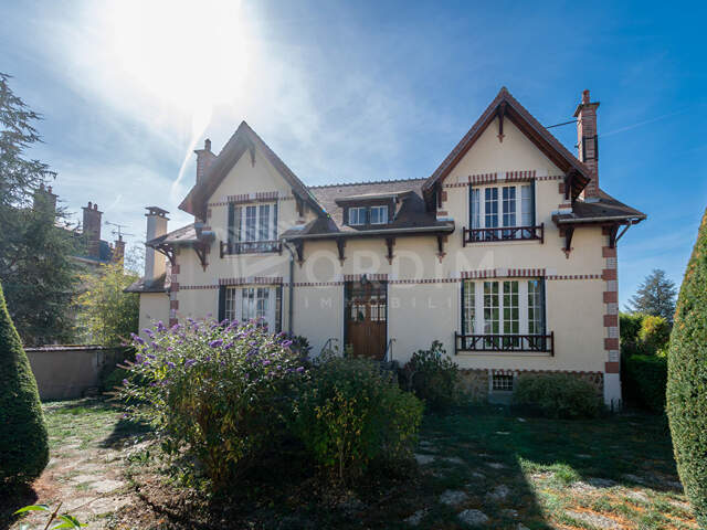 Maison de caractère au Centre ville historique de Chablis — photo du bien