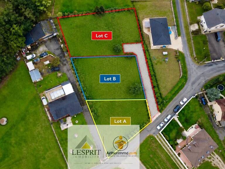 Beau terrain plat, possibilité de 3 lots! — photo 1