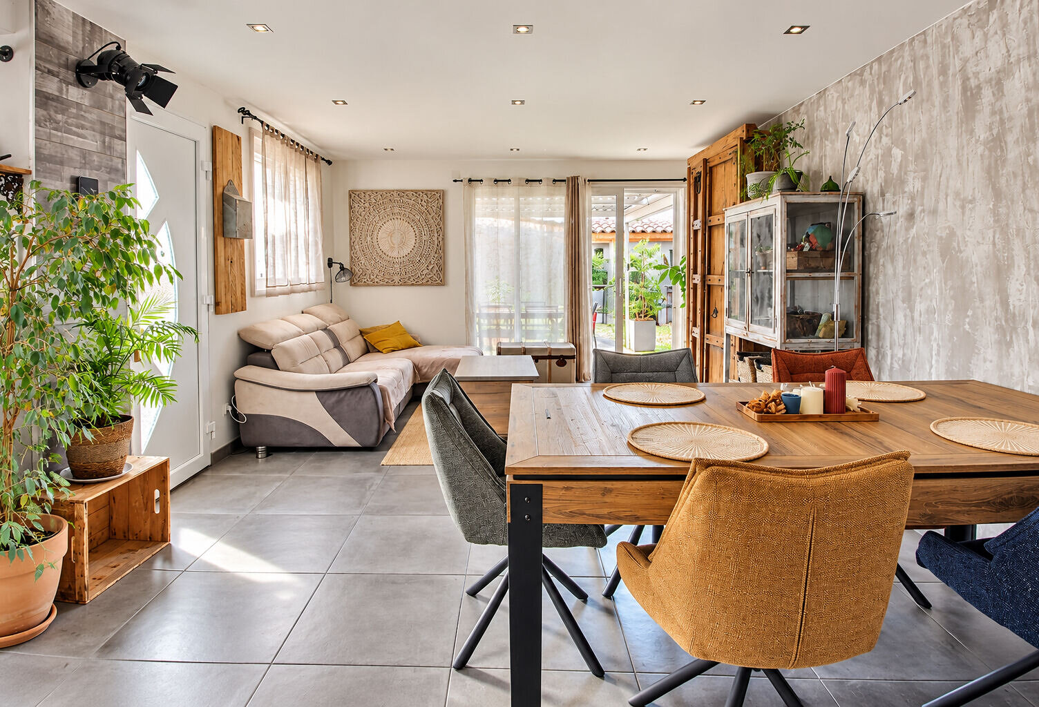 MARIGNANE - MAISON DE 101M² AVEC T2 INDÉPENDANT DE 35M2 LOUÉ, JARDIN, CUISINE D'ÉTÉ ET GARAGE ! — photo 1