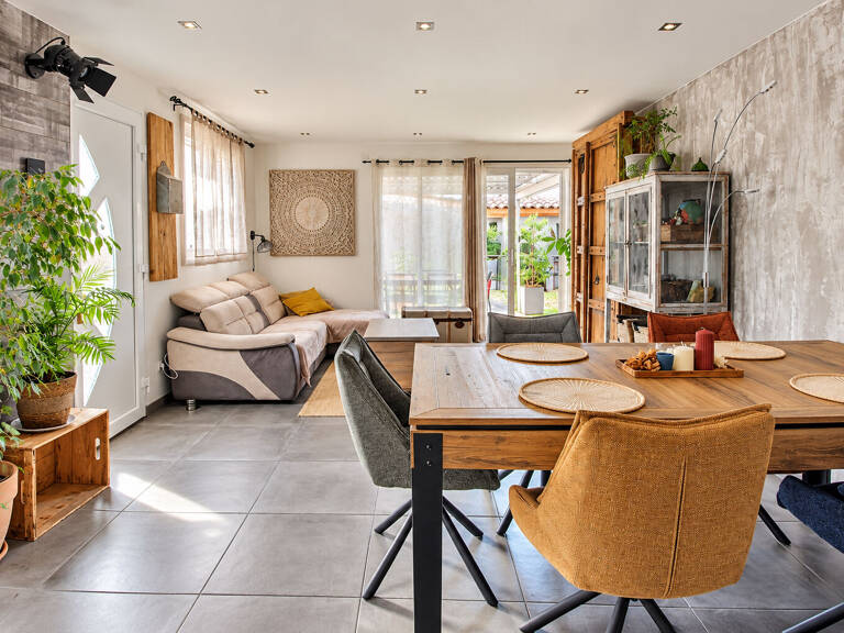 MARIGNANE - MAISON DE 101M² AVEC T2 INDÉPENDANT DE 35M2 LOUÉ, JARDIN, CUISINE D'ÉTÉ ET GARAGE ! — photo 1