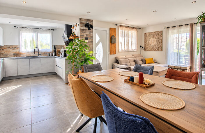 MARIGNANE - MAISON DE 101M² AVEC T2 INDÉPENDANT DE 35M2 LOUÉ, JARDIN, CUISINE D'ÉTÉ ET GARAGE ! — photo 2