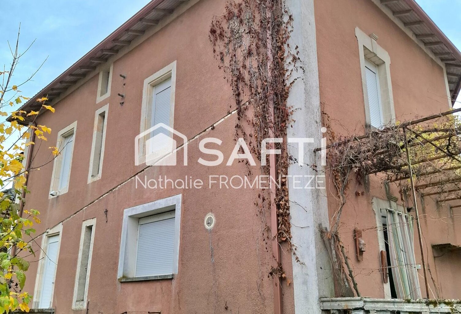 Maison en pierre avec un extérieur — photo 1