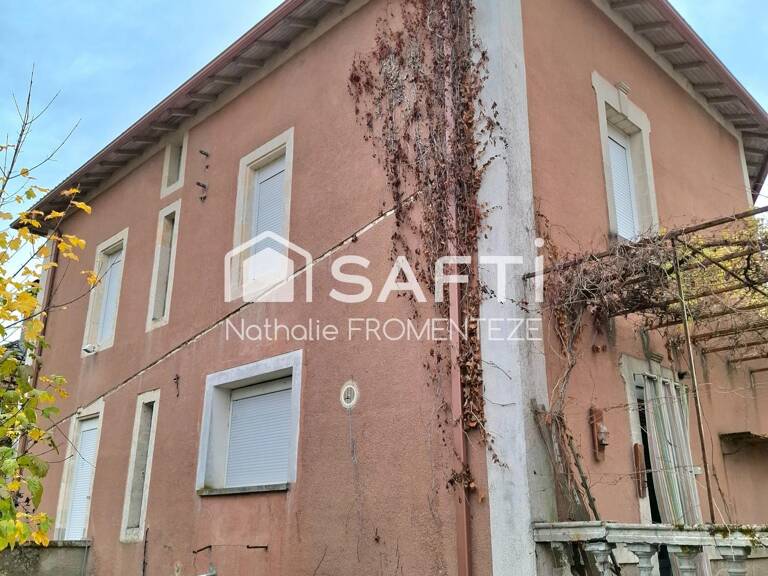 Maison en pierre avec un extérieur — photo 1