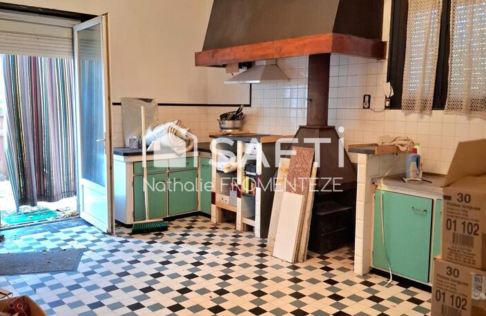Maison en pierre avec un extérieur — photo 2