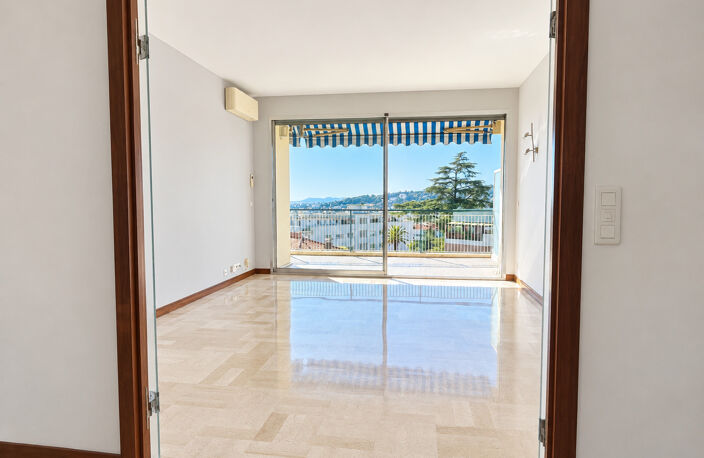 Appartement  - 3 pièces  - 81.21 m² — photo 2