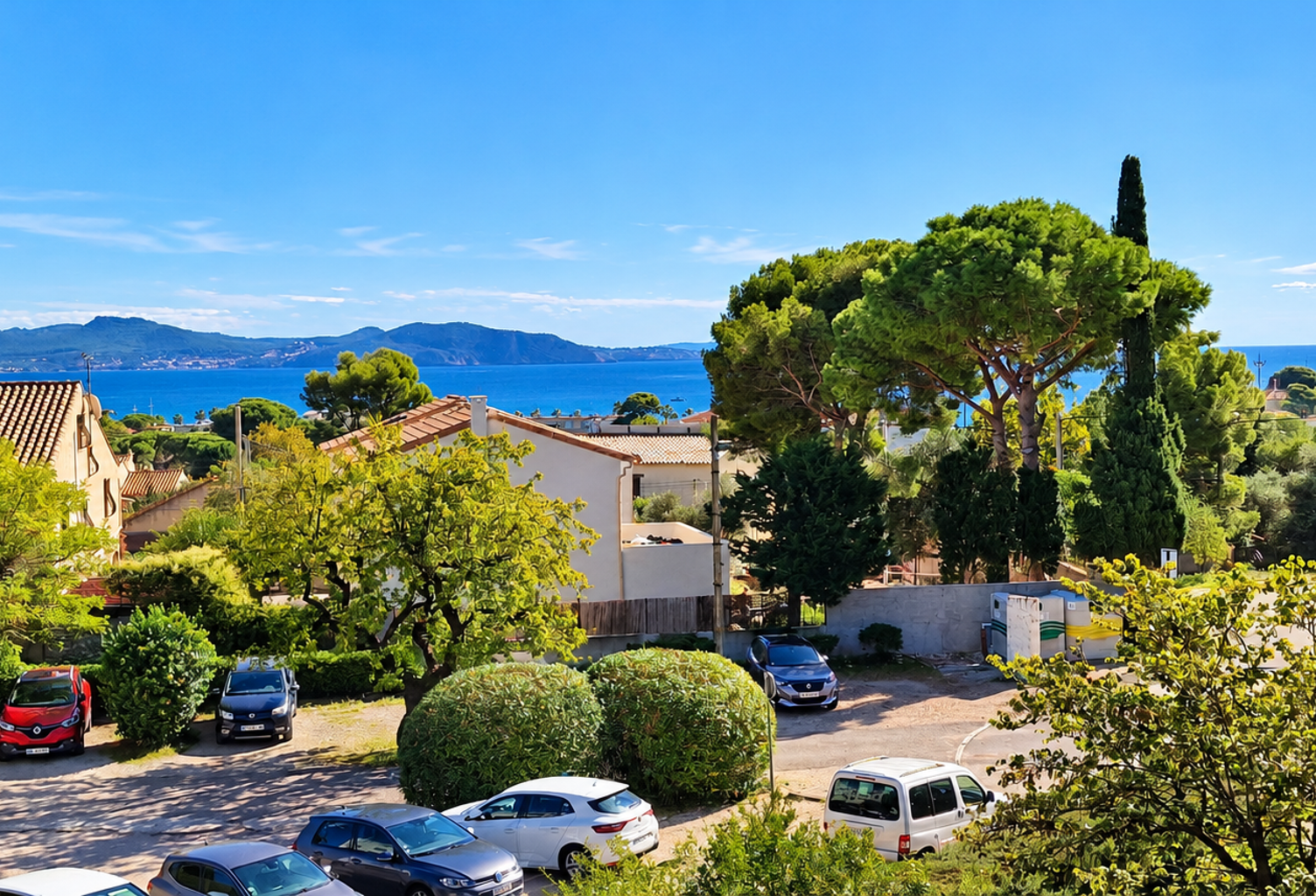 LA CIOTAT   SPACIEUX T3/4 DE 91 M2 AVEC VUE MER, BALCONS ET — photo 1