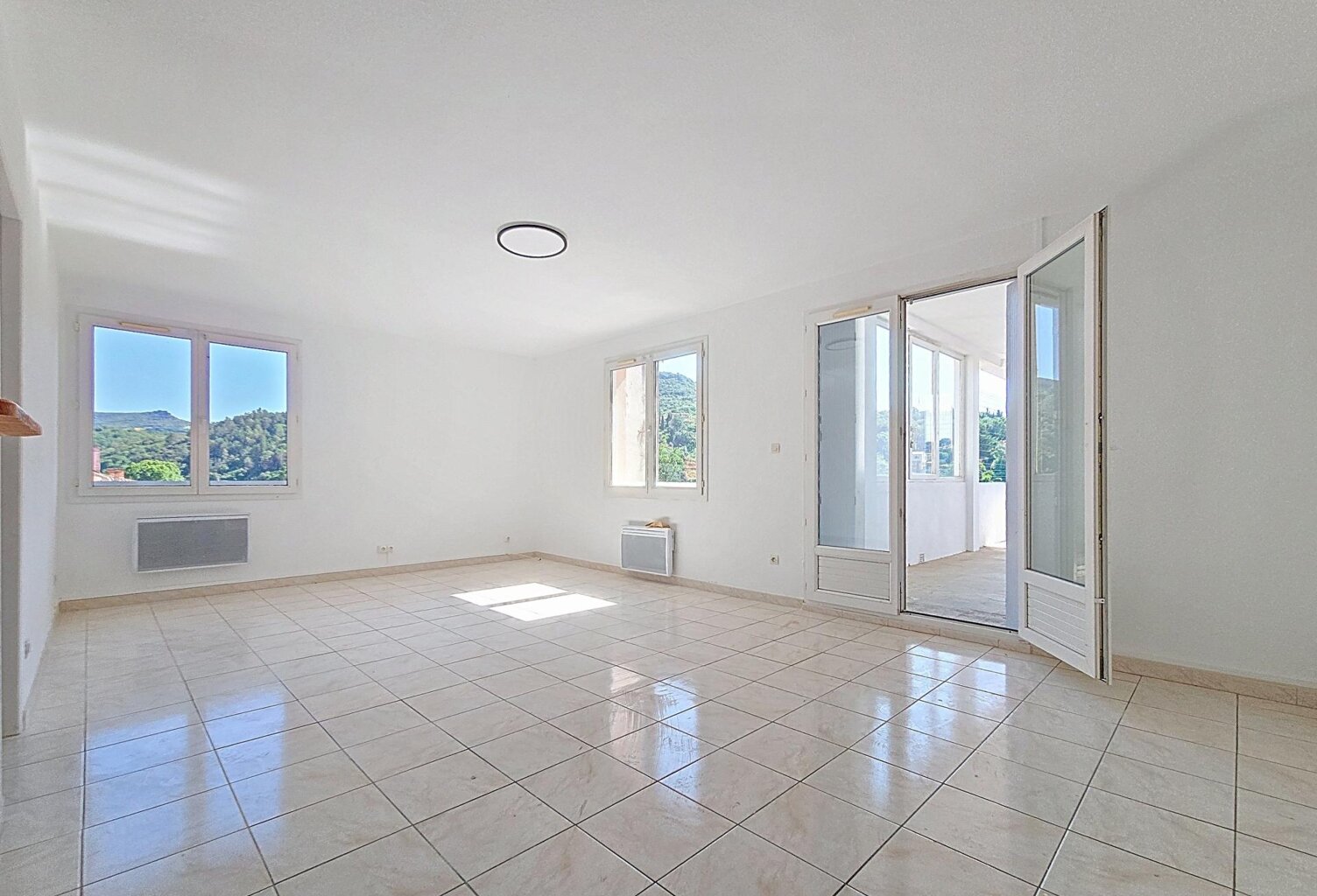 Appartement T4 lumineux avec terrasse  Dernier étage avec vue panoramique à Lamalou-les-Bains — photo 1