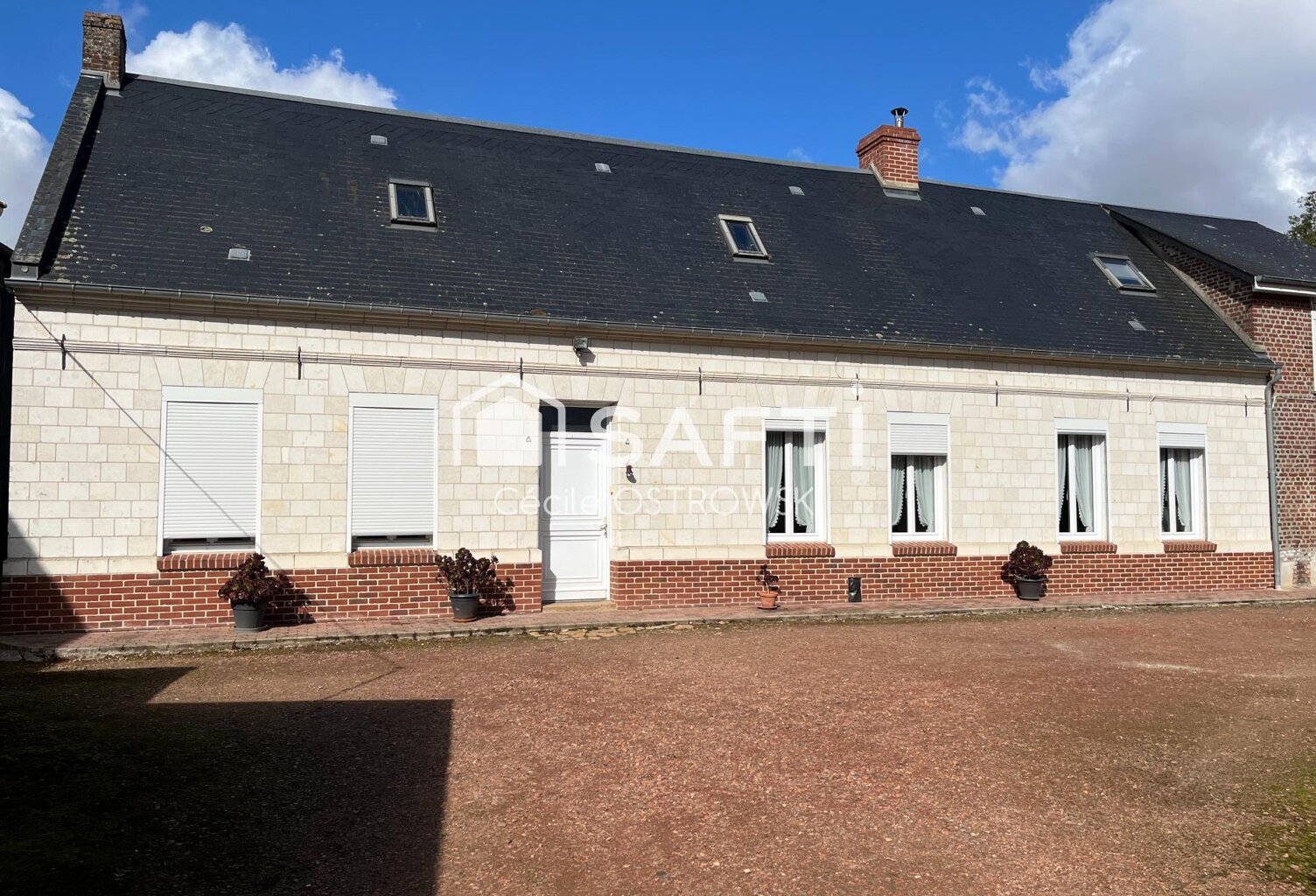 Fermette en pierres blanches : charme et espace — photo 1