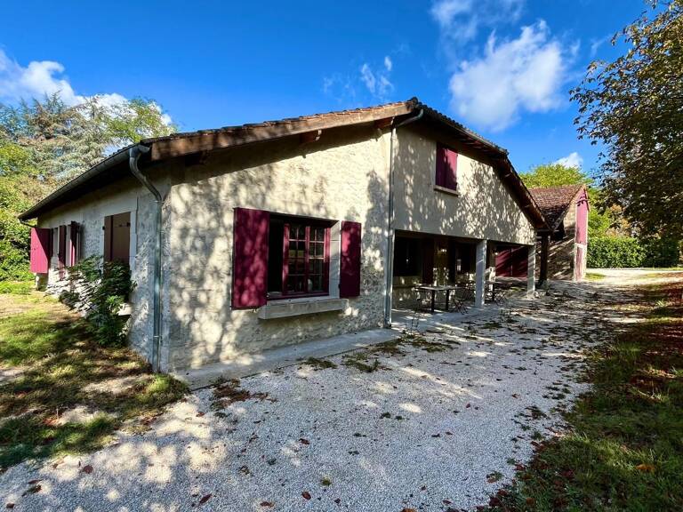 A louer grande maison en pierre entiérement rénové. — photo 1