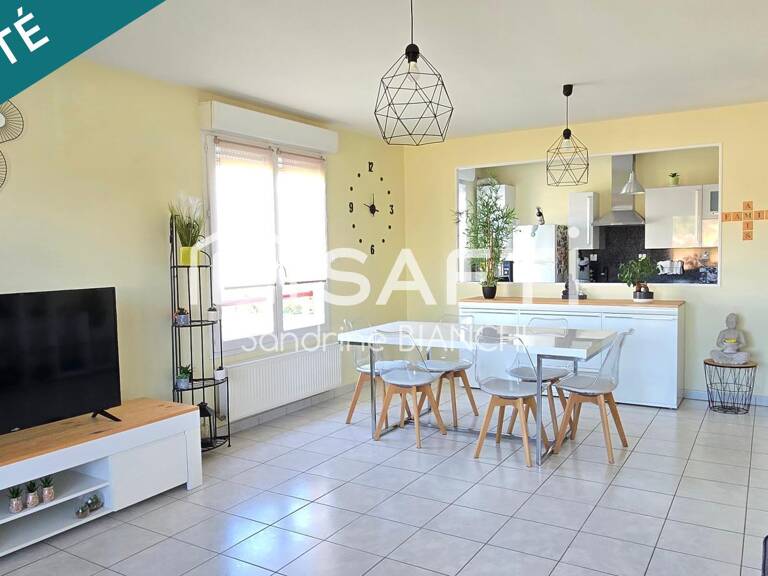 Appartement lumineux avec terrasse et parkings — photo 1