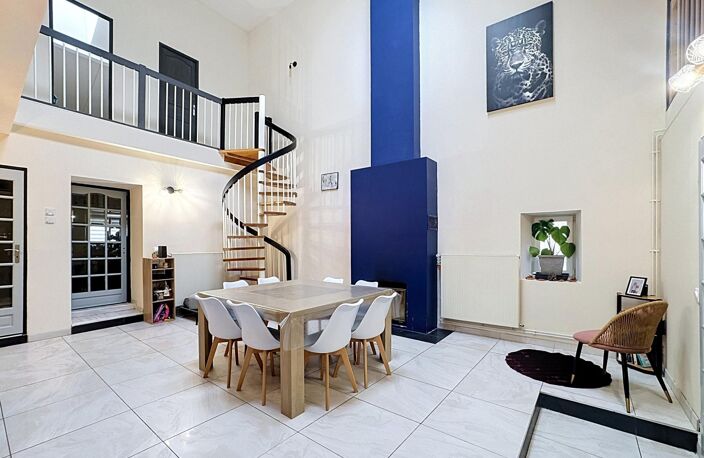 MAISON MITOYENNE D' UN CÖTE — photo 4