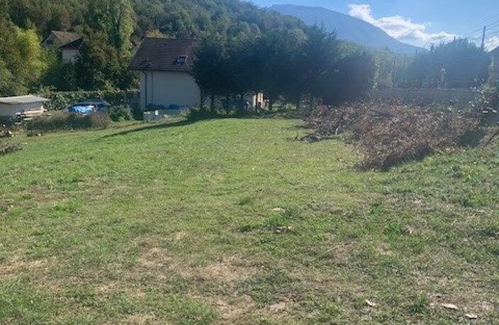 A vendre très beau terrain constructible d'environ 765 m2 — photo 2