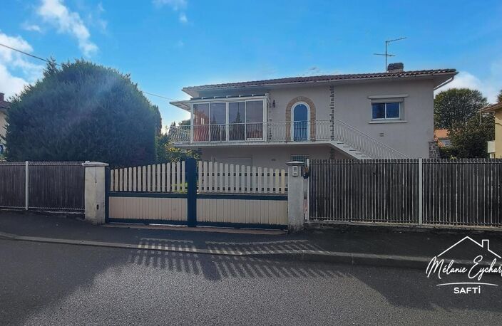 Maison de ville de 143 m² avec piscine, jardin arboré et grand garage  Angoulême — photo 2