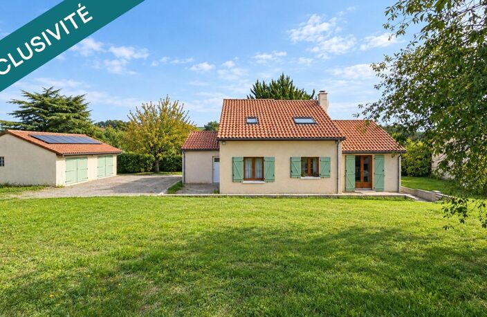 OYRÉ (86220)  Maison familiale de 115 m² avec grand terrain et 3 garages — photo 2