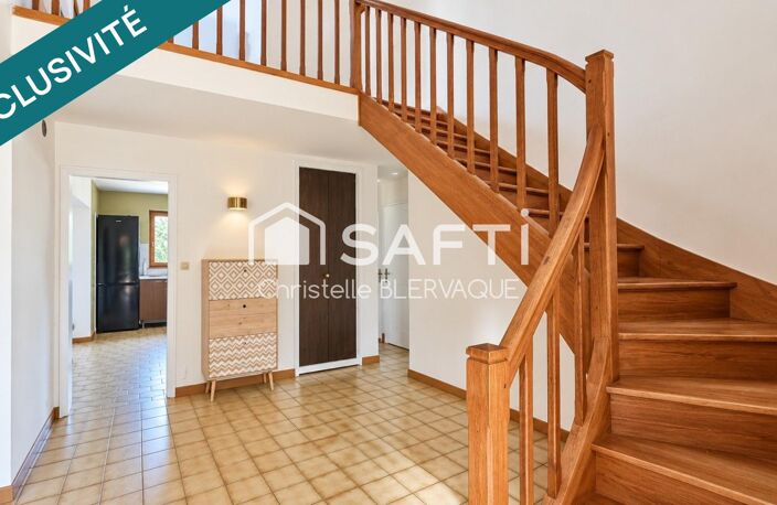 OYRÉ (86220)  Maison familiale de 115 m² avec grand terrain et 3 garages — photo 4