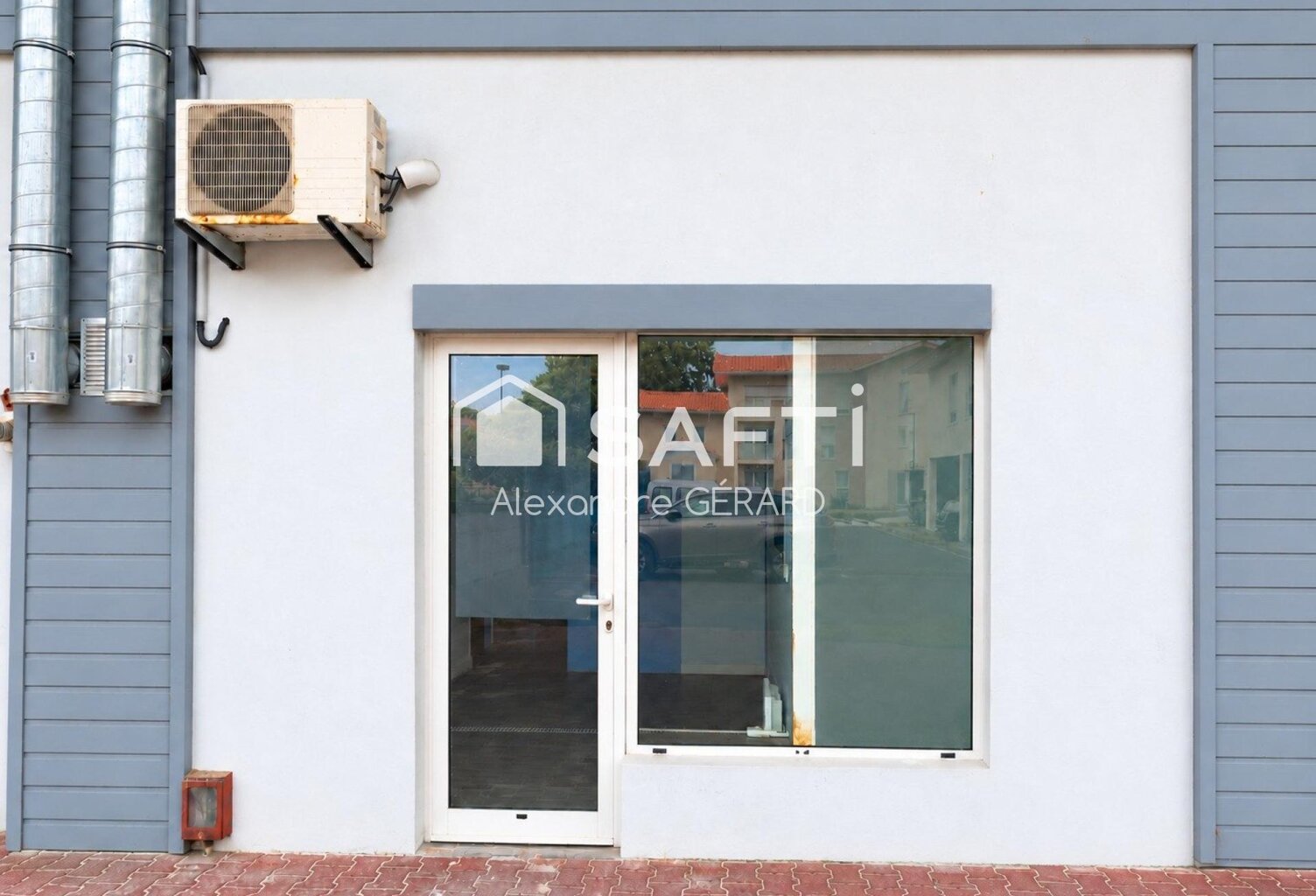 CAZAUX CENTRE  LOCAL COMMERCIAL AVEC VITRINE — photo 1