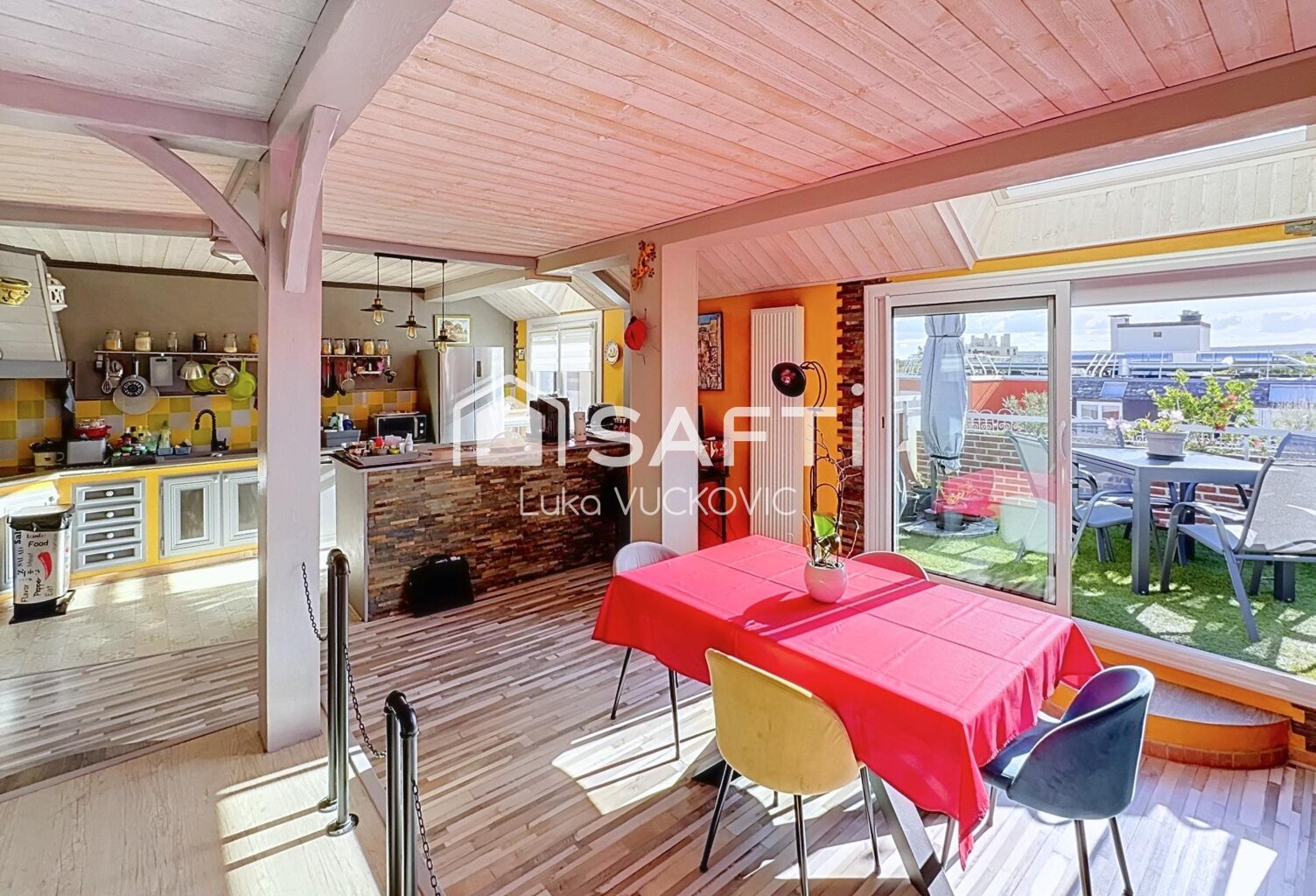 Un 2 pièces atypique de 66 m², lumineux et plein de charme ! — photo 1
