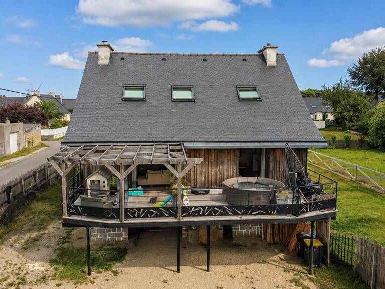 PLOUIGNEAU  Maison familiale entièrement rénovée de 135 m²  4 chambres  Terrain de 1 307 m² — photo 1