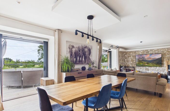 PLOUIGNEAU  Maison familiale entièrement rénovée de 135 m²  4 chambres  Terrain de 1 307 m² — photo 2