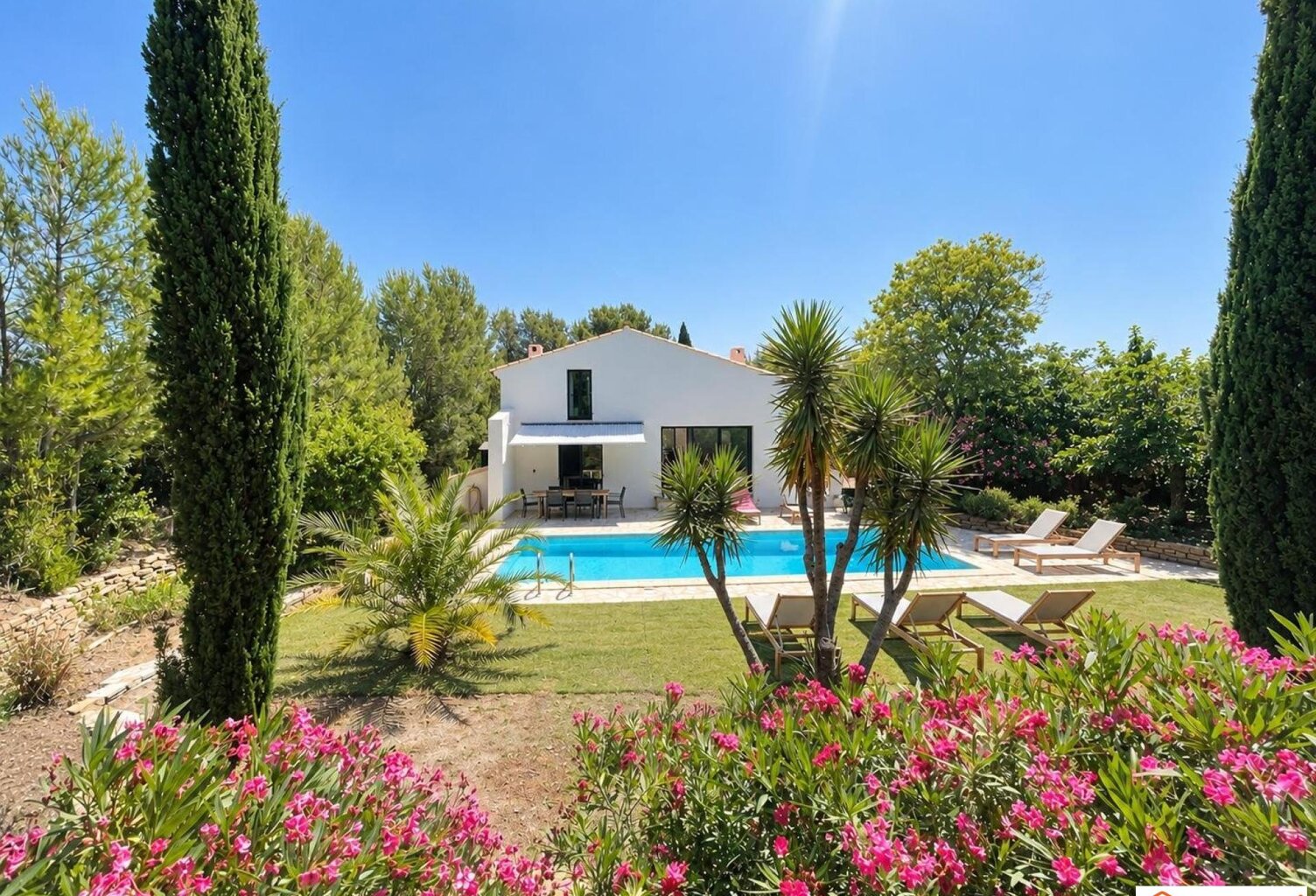 LA CADIÈRE-D'AZUR  SUPERBE MAISON DE PLAIN-PIED AVEC PISCINE ET FORT POTENTIEL — photo 1