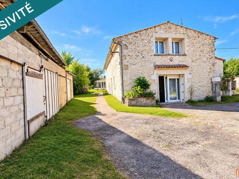À 600 m du centre et proche port et plages, ensemble immobilier à fort potentiel — photo 1