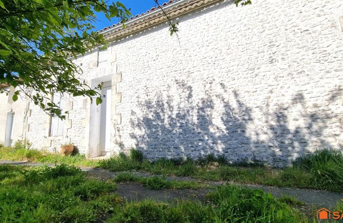 À 600 m du centre et proche port et plages, ensemble immobilier à fort potentiel — photo 4