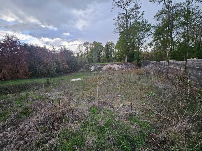 Terrain nu à bâtir viabilisé — photo 1