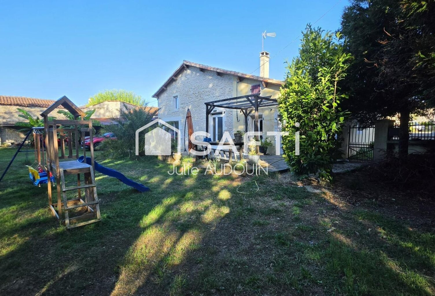 Jolie maison en pierres - Bazauges — photo 1