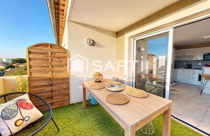 LA CRAU  Appartement T2 - Ascenseur - Terrasse  - À DEUX PAS DU CENTRE-VILLE — photo 3