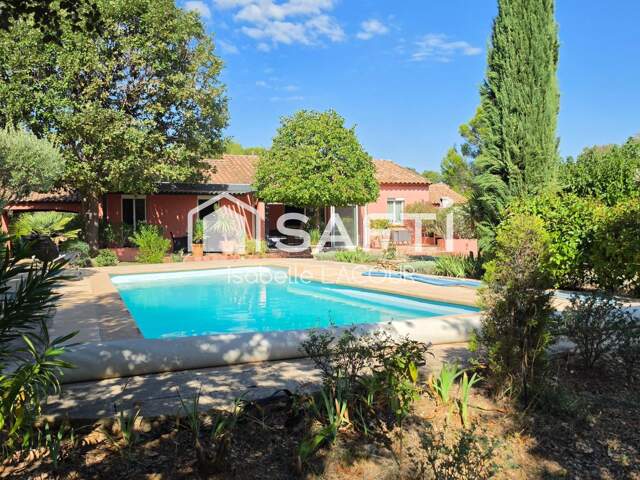 Maison de charme avec piscine et vue panoramique — photo du bien