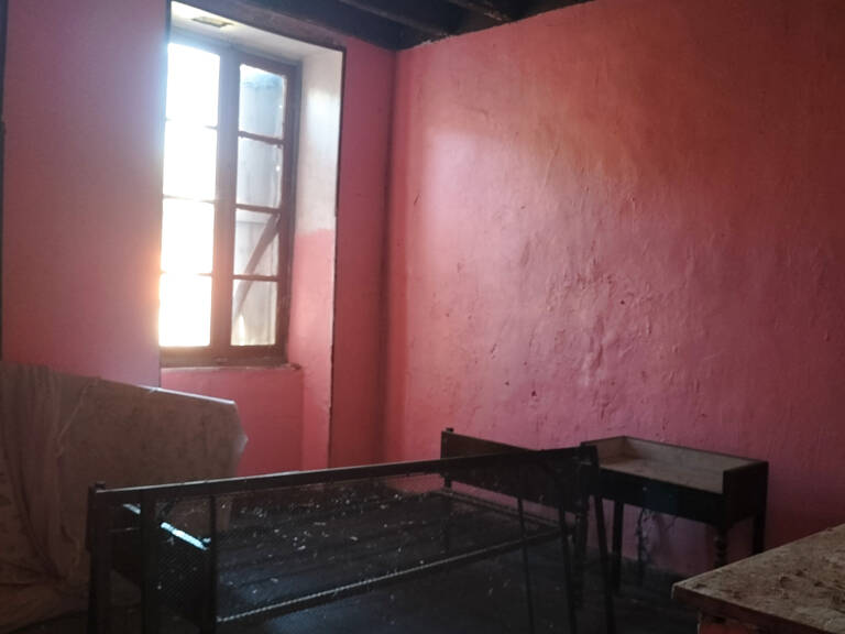 maison de village à restaurer avec terrain et 2 autres parce — photo 1