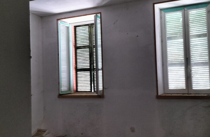 maison de village à restaurer avec terrain et 2 autres parce — photo 3