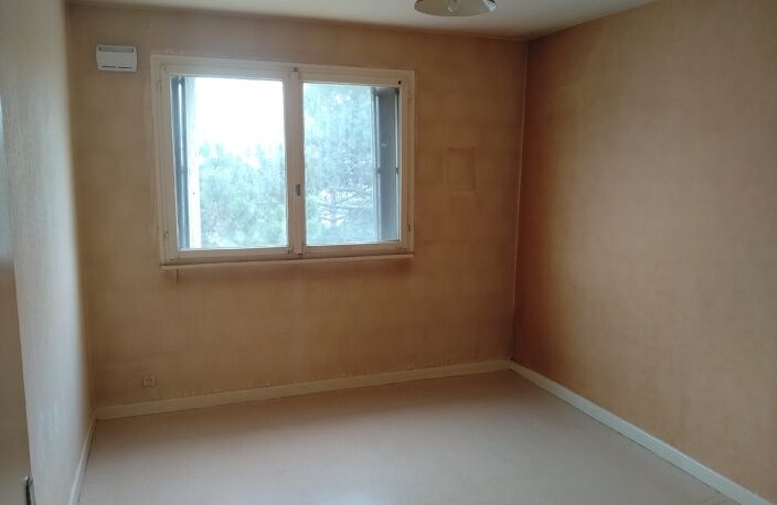 APPARTEMENT DE 81 m² situé aux CHENEVIERES à ESSEY avec GARAGE et balcon — photo 2