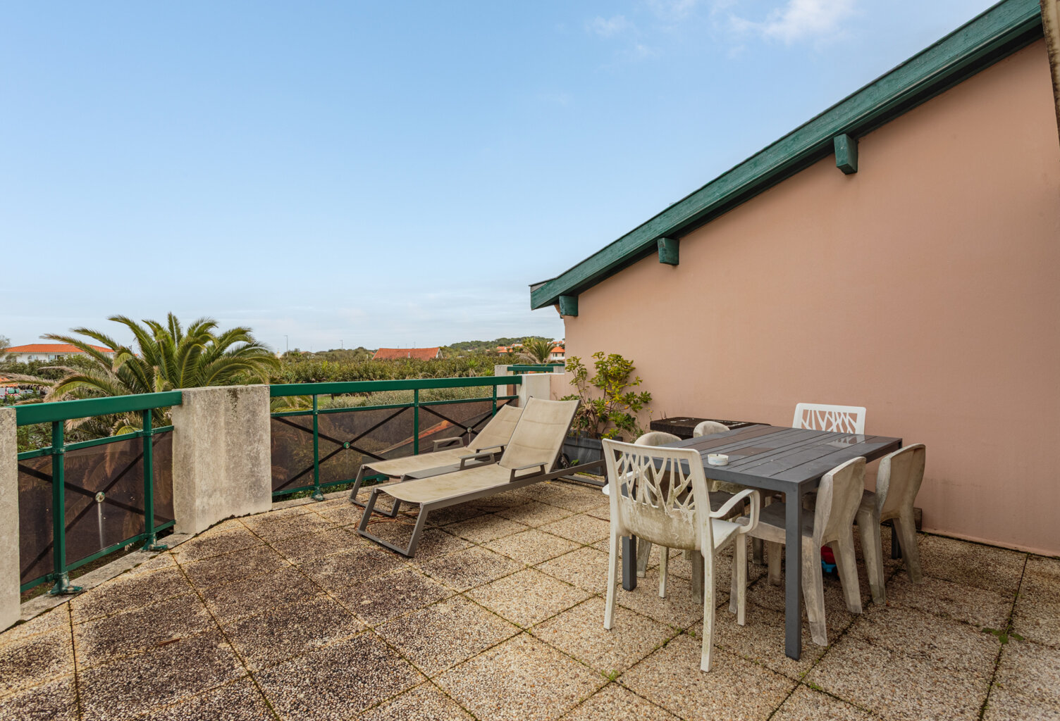 À vendre   Spacieux T2 avec grande terrasse, cave et place d — photo 1