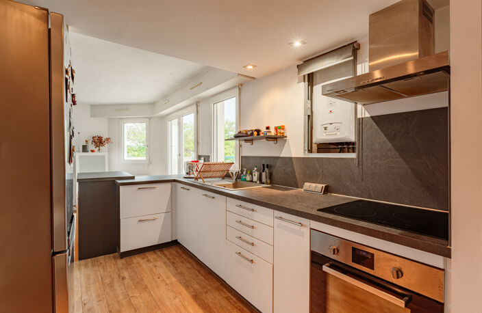 À vendre   Spacieux T2 avec grande terrasse, cave et place d — photo 2