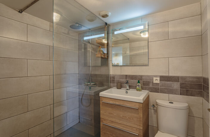 À vendre   Spacieux T2 avec grande terrasse, cave et place d — photo 5