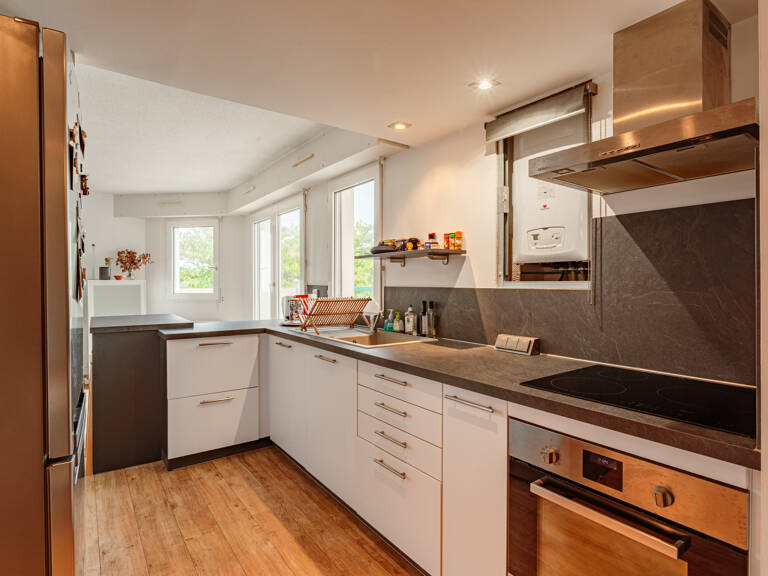 À vendre   Spacieux T2 avec grande terrasse, cave et place d — photo 1