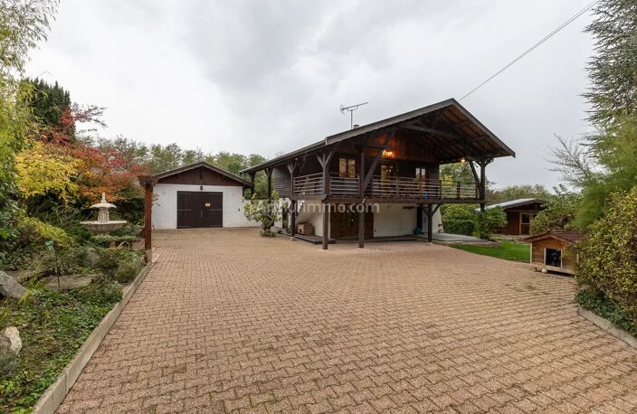 Maison esprit chalet vue degagée avec annexes — photo 3