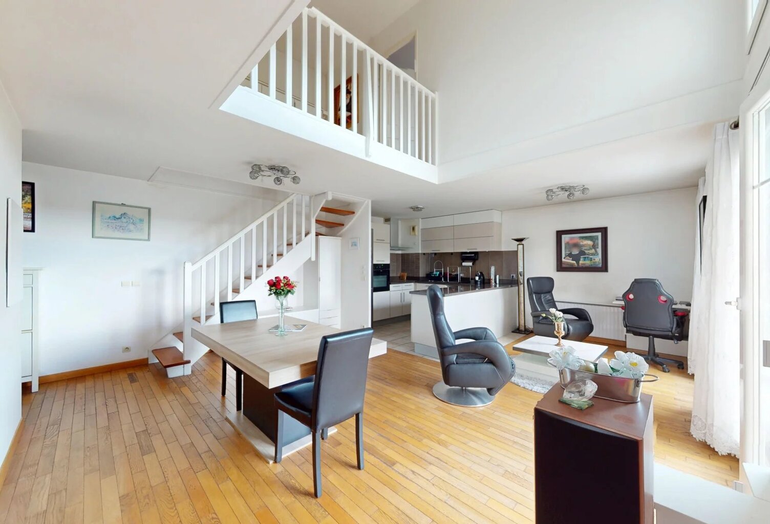 Grand 4 pièces avec terrasse, box et parking – Proche RER E — photo 1