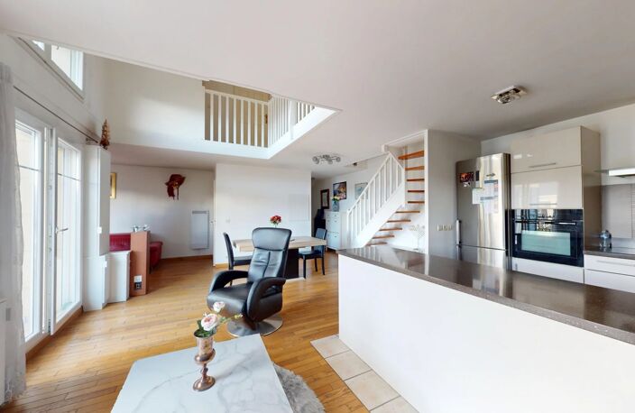 Grand 4 pièces avec terrasse, box et parking – Proche RER E — photo 3