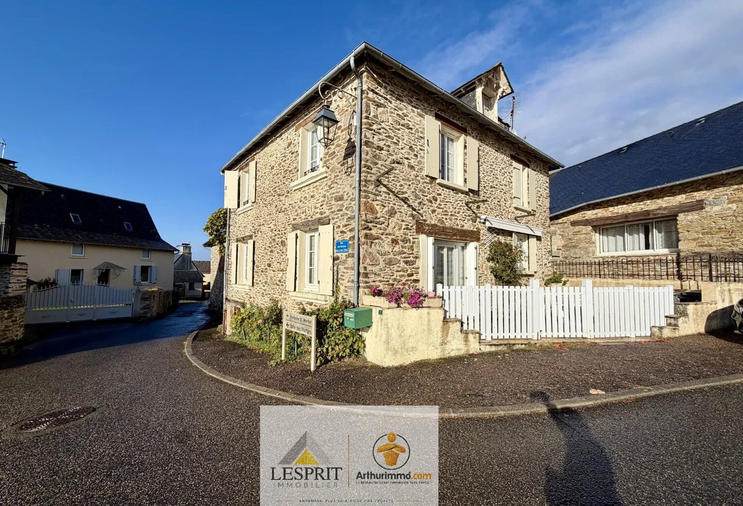 Maison de village à rénover – 155 m² avec dépendance – Venarsal — photo 1