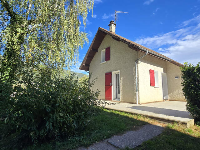 Charmante petite maison en plein coeur de La Rochette — photo du bien