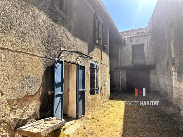 ENSEMBLE IMMOBILIER A RENOVER — photo du bien