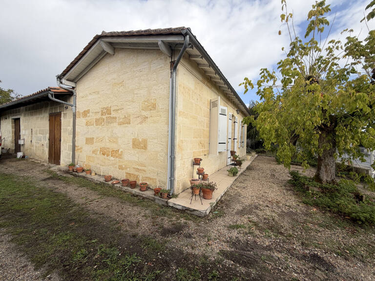 Ensemble immobilier  - Maison et dépendances — photo 1
