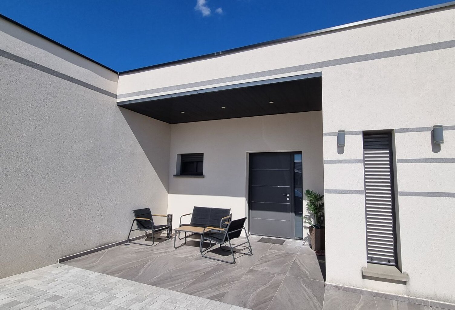 Villa — photo 1