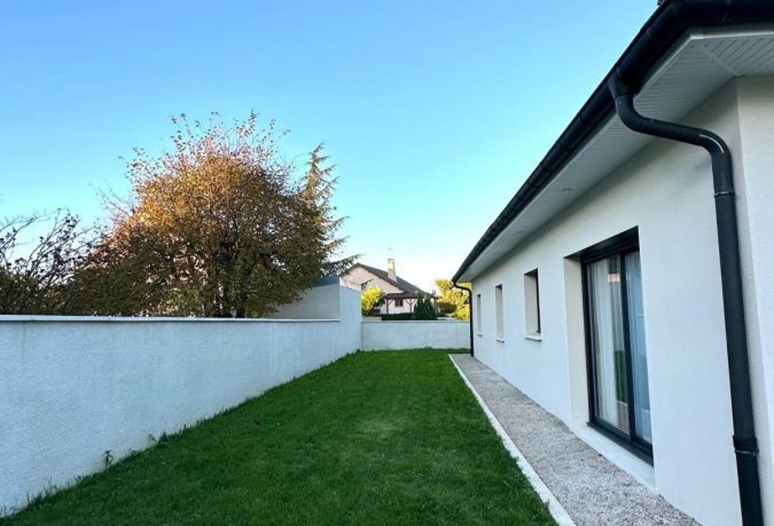 Villa — photo 1