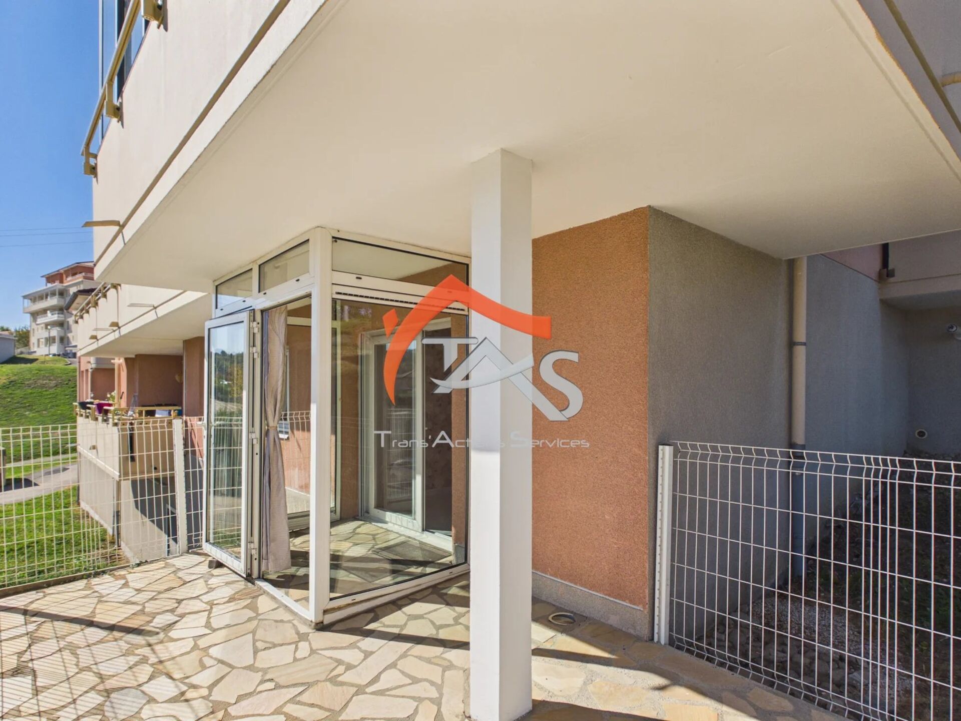 Appartement 2 pièces 64 m² · à Saint-Jean-Bonnefonds · 64 m² · 110 000 €