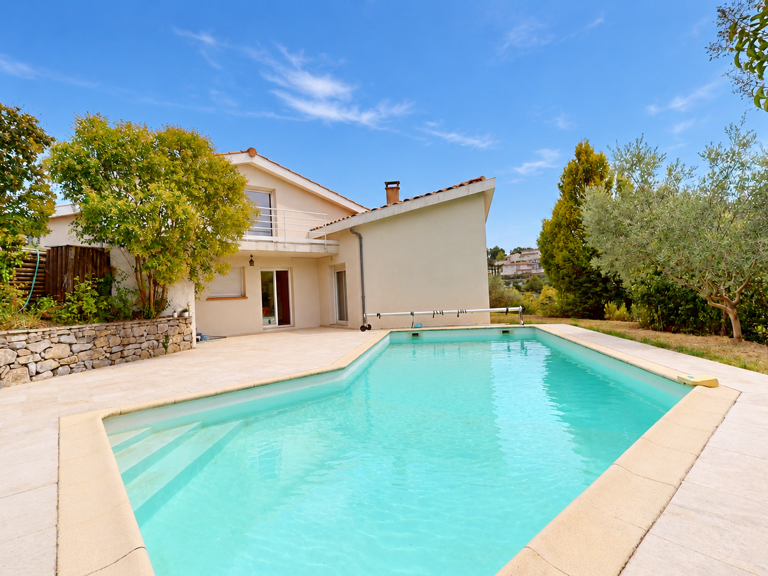 Maison 5 pièces de 152 m2 avec jardin, piscine et double gar — photo 1
