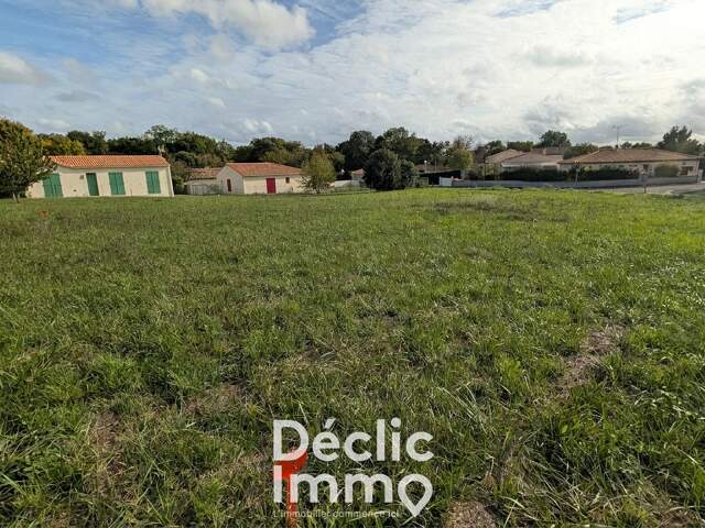 Terrain constructible 750m² Linars centre — photo du bien
