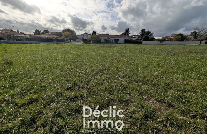 Terrain constructible 700m² Linars — photo 2